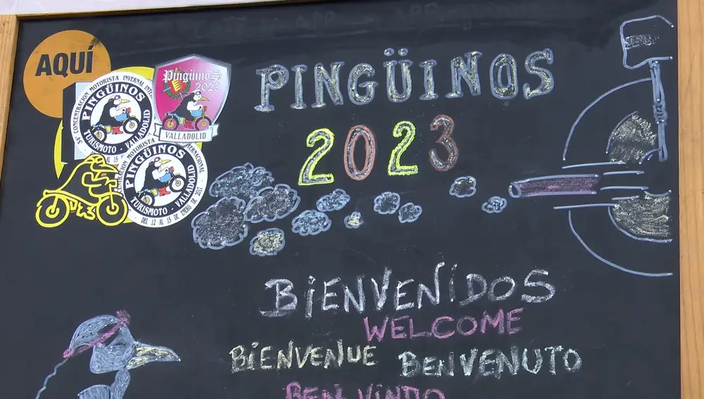 Letrero de bienvenida en la concentración motera 'Pinguinos' 2023 en Valladolid
