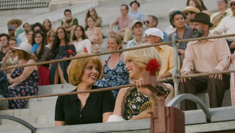Bárbara Rey y Chelo García Cortés en los toros