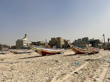 Foto de archivo de cayucos preparados para partir Foto de archivo de cayucos preparados para partir