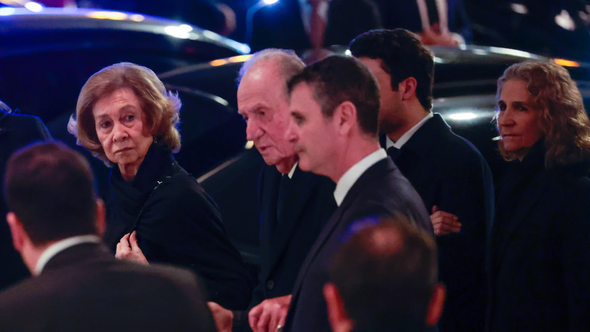 LA REINA SOFIA Y EL REY EMERITO JUAN CARLOS LLEGAN A LA CENA POR EL FUNERAL DE CONSTANTINO DE GRECIA ACOMPAÑADOS POR SUS HIJAS Y SUS NIETOS.