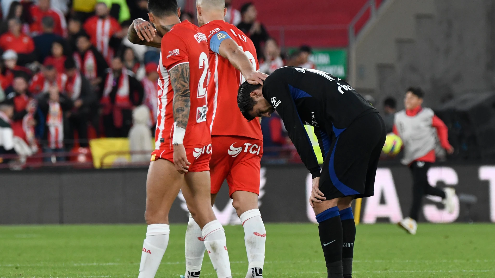 Morata se lamenta después de una ocasión fallada contra el Almería