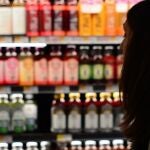 Mujer en un supermercado
