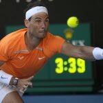 Nadal devuelve una pelota ante Draper en el tramo final del partido