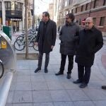 El alcalde de Valladolid, Óscar Puente, visita Parkibici, junto al concejal de Movilidad y Espacio Urbano, Luis Vélez