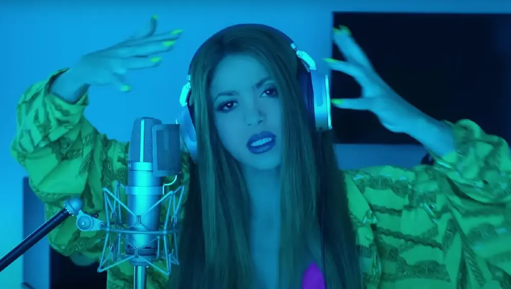 Shakira vuelve al ataque con la música de por medio