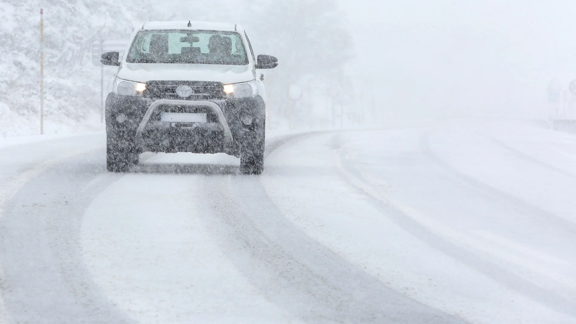 La nieve está dificultando el tráfico en varios puntos de León