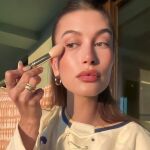 Te enseñamos cómo se maquillan Hailey Bieber y Kendall Jenner