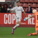Diego Mariño con el Sporting. EFE/Eloy Alonso