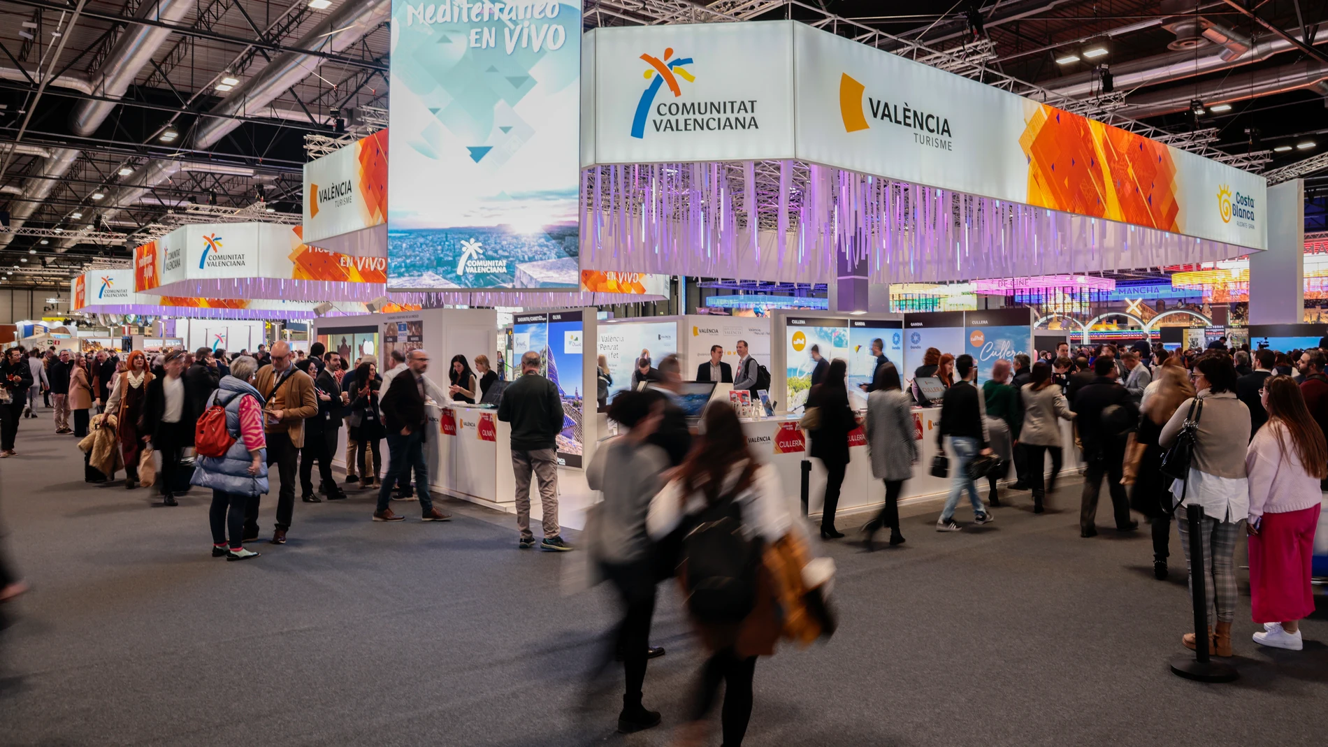 Vista general del stand de la Comunitat Valenciana en la Feria Internacional de Turismo de Madrid (Fitur), donde este martes se celebra el acto institucional con motivo del día de la Costa Blanca