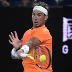 Nadal devuelve una pelota en el partido ante McDonald