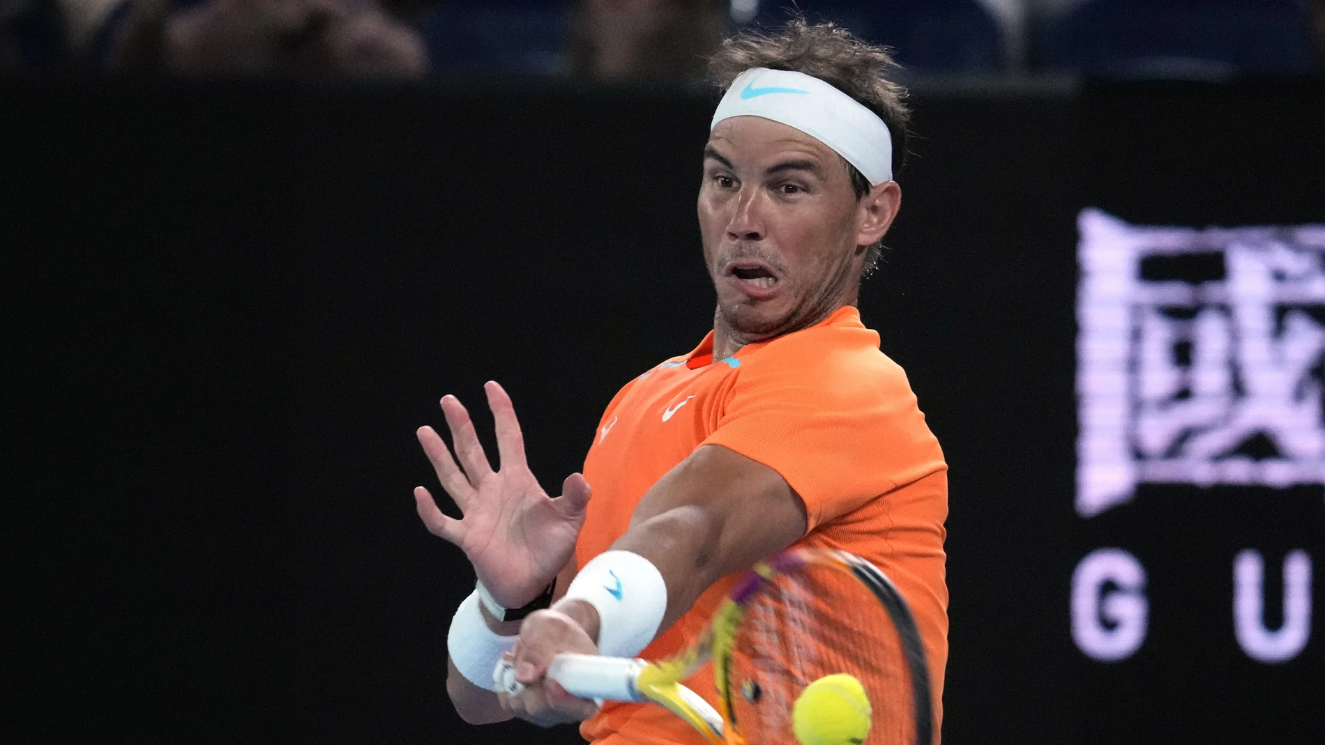 Nadal devuelve una pelota en el partido ante McDonald