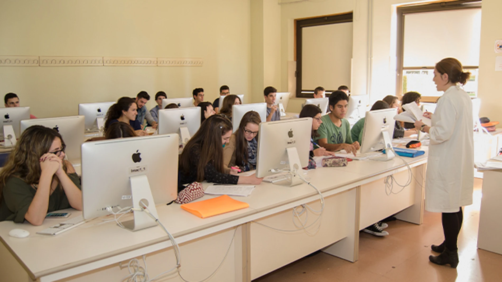 Estudiantes de la Facultad de Medicina de la Universidad de Salamanca