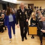 Virginia Barcones y Juan José Campesino a su llegada al acto conmemorativo del 199 aniversario de la fundación de la Policía Nacional