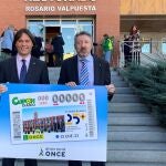 El rector de la Universidad Pablo de Olavide (UPO), Francisco Oliva, y el delegado territorial de la ONCE en Andalucía, Ceuta y Melilla, Cristóbal Martínez