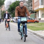Pedro Sánchez, ayer en Valladolid, junto al alcalde de la ciudad, Óscar Puente