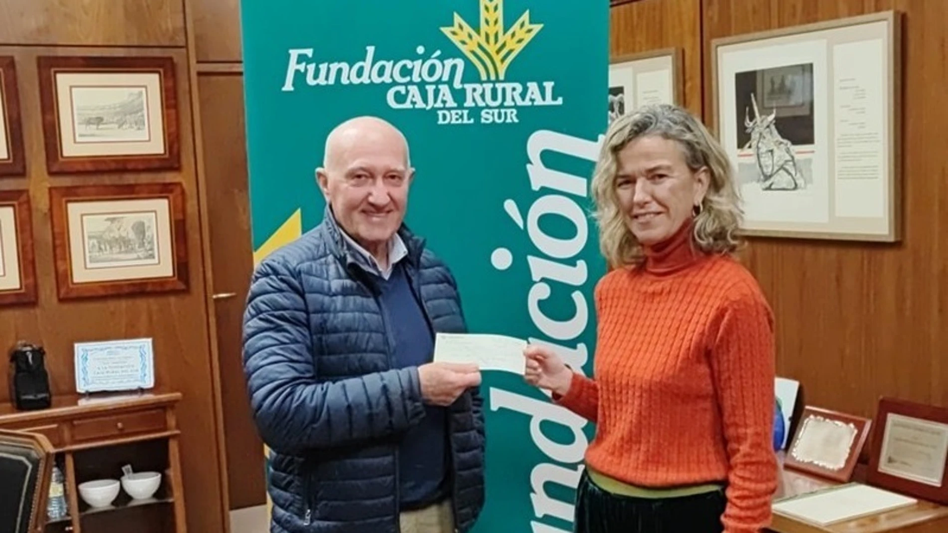 Entrega la recaudación del último Concierto Lírico de Navidad a 'Madre Coraje'