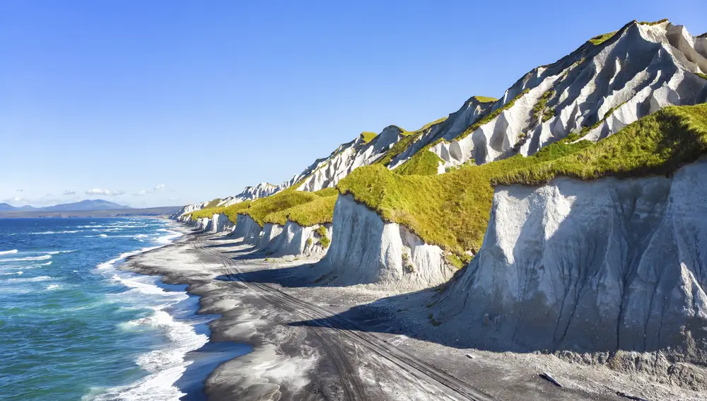 Iturup es la isla más grande del archipiélago de las Kuriles, con una superficie de 3.139 km²