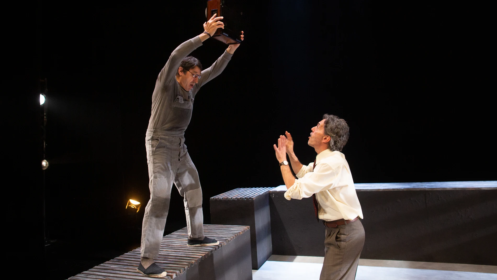 Carmelo Gómez (izda.) y Miguel Hermoso protagonizan la obra de Delibes