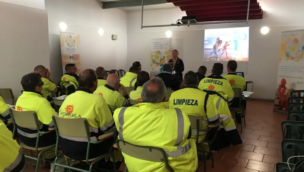Un estudio detecta lesiones sospechosas de cáncer de piel en trabajadores expuestos al sol. JUNTA