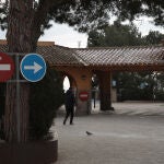 Copos de nieve en un tejado desde el parque de atracciones de Tibidabo, a 24 de enero de 2023, en Barcelona.,