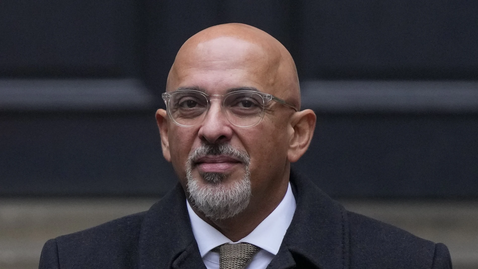 El presidente del Partido Conservador británico, Nadhim Zahawi, sale de la oficina de la formación en Westminster, Londres