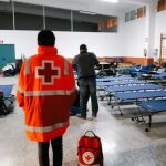 El Ayuntamiento de Alicante y la Cruz Roja ha puesto en marcha un dispositivo especial debido a las bajas temperaturas