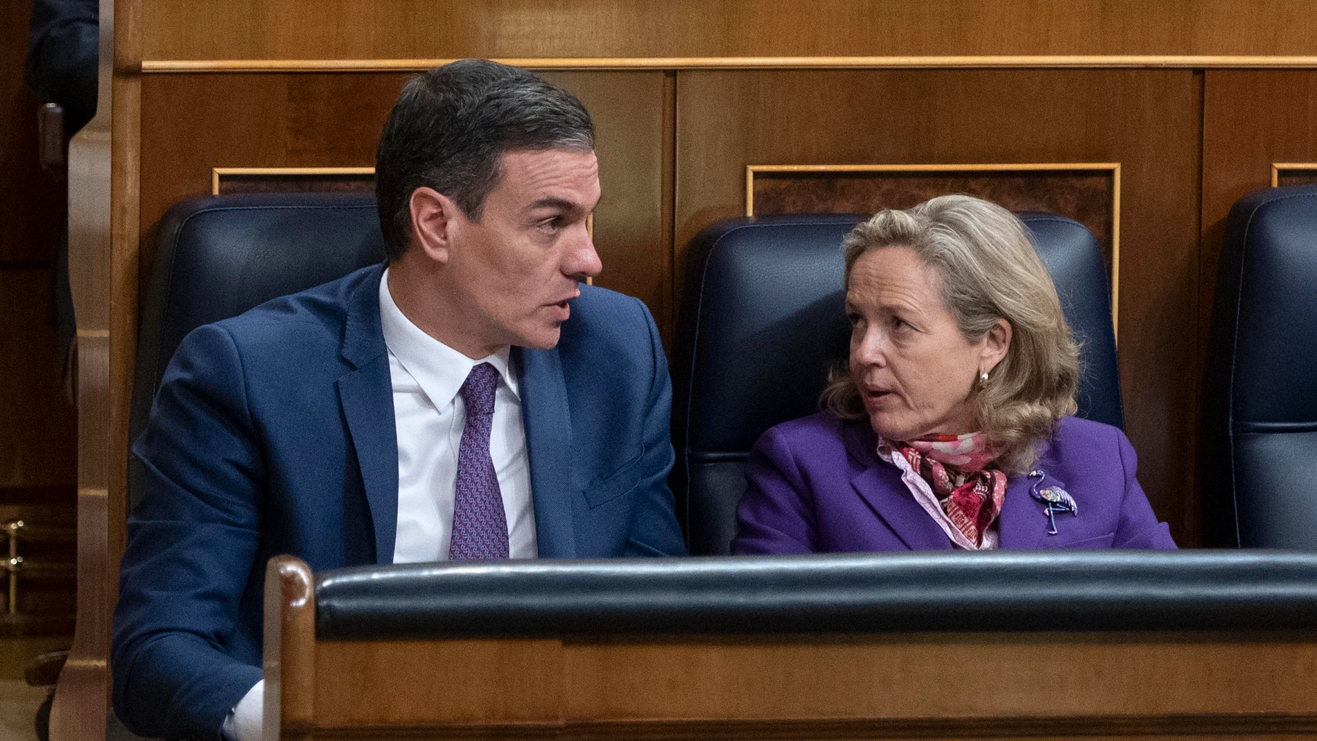 El presidente del Gobierno, Pedro Sánchez, y la vicepresidenta primera y ministra de Asuntos Económicos y Transformación Digital, Nadia Calviño