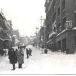 Fotografía de la nevada del desembre de 1962 en BArcelona, realizada por Rossend Capellà