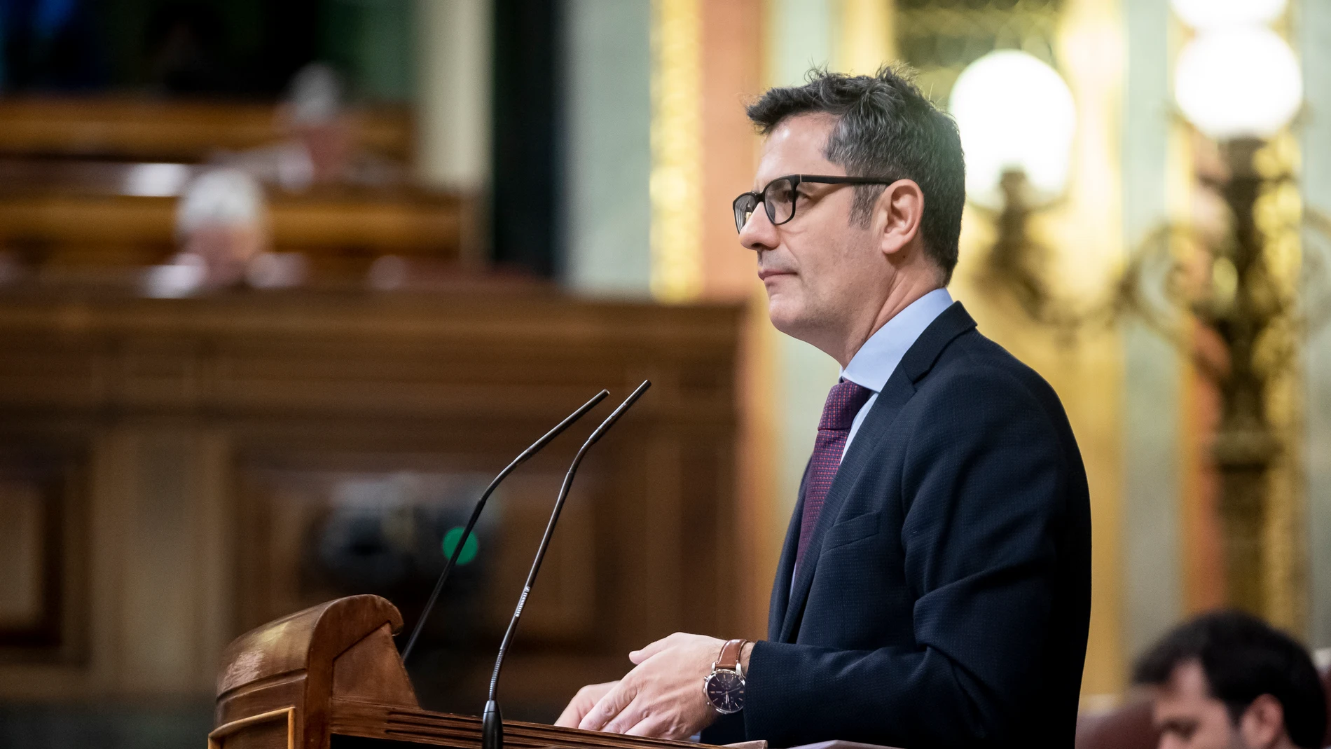 El ministro de la Presidencia, Relaciones con las Cortes y Memoria Democrática, Félix Bolaños, interviene durante una sesión plenaria en el Congreso de los Diputados.