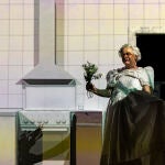 Eduard Fernández vuelve al teatro cinco años después de su última aparición, y lo hace con el primer monólogo de su carrera