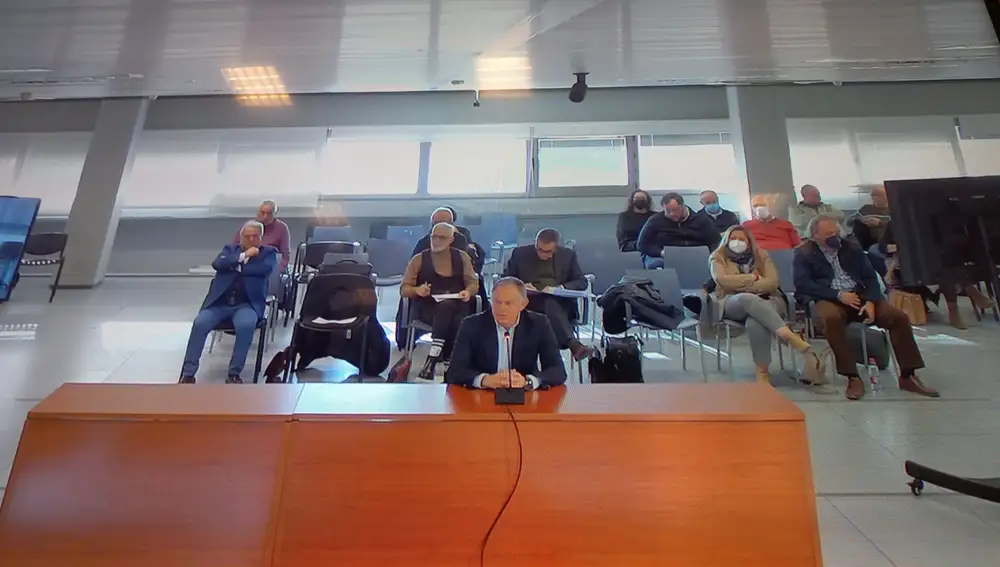 El jefe de Gabinete de Rus, Emilio Llopis, en el banquillo