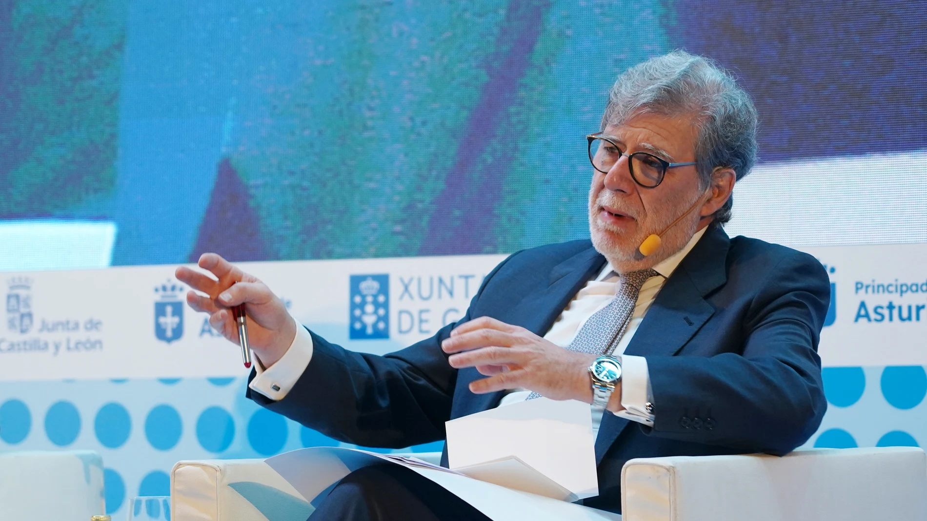 El presidente de CEOE Castilla y León, Santiago Aparicio, participa en el foro