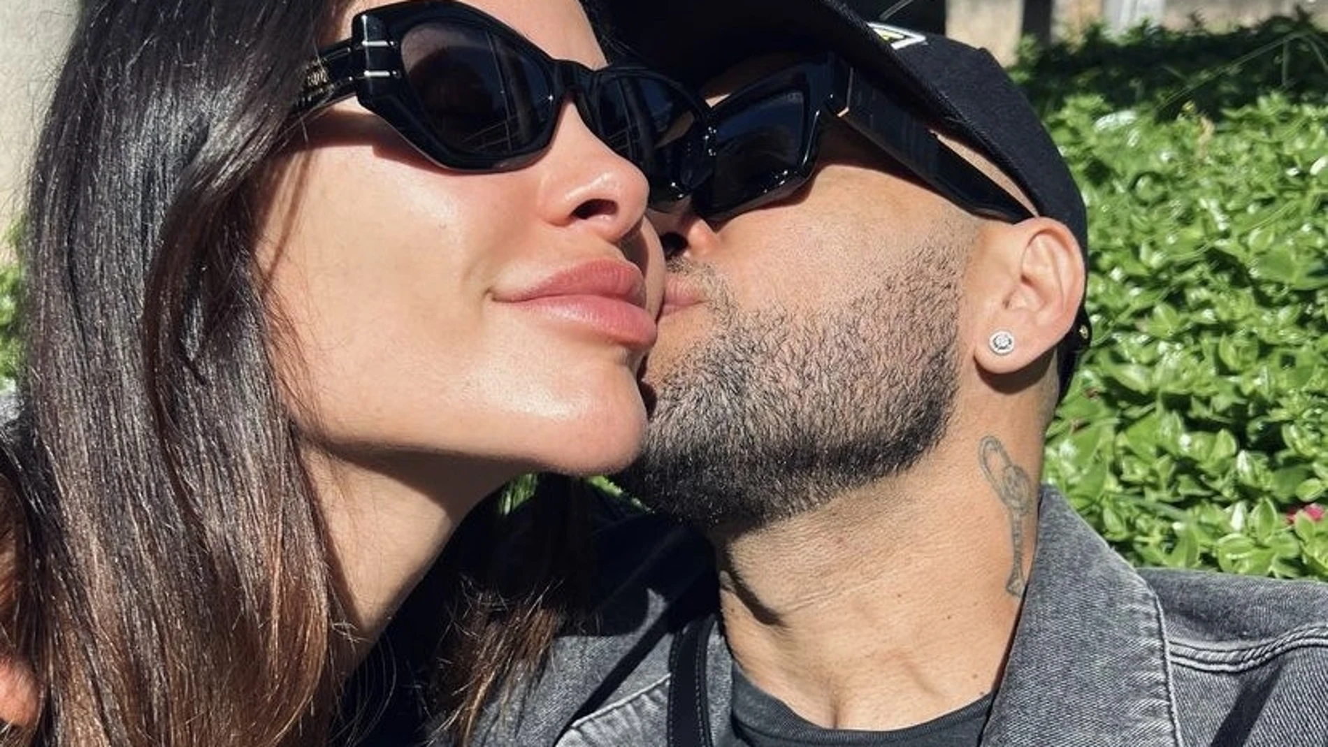 Dani Alves y Joana Sanz