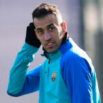 El centrocampista del FC Barcelona, Sergio Busquets, durante el entrenamiento que realiza la plantilla barcelonista para preparar el próximo partido