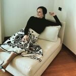 Ana Milán con la falda midi más favorecedora de la temporada