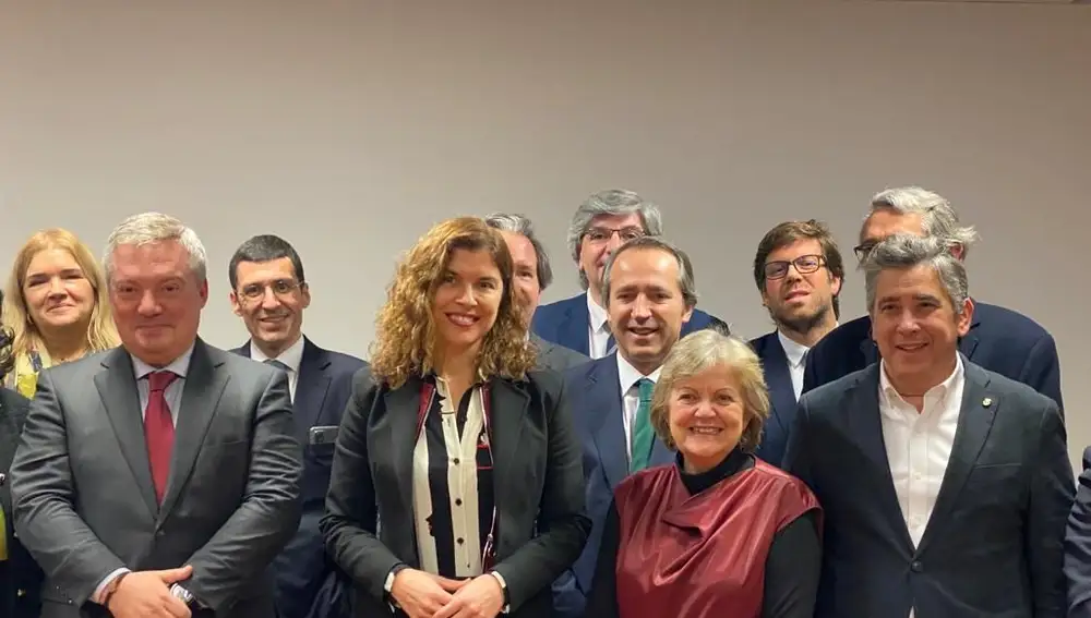La directora de la Oficina, Clara San Damián, participa en un debate, en la capital europea, junto a la comisaria portuguesa, Elisa Ferreira, para visibilizar las fortalezas y debilidades de ambos territorios ante las instituciones europeas