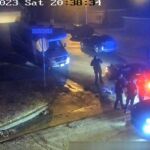 Un momento de la brutal detención recogido por una cámara de tráfico