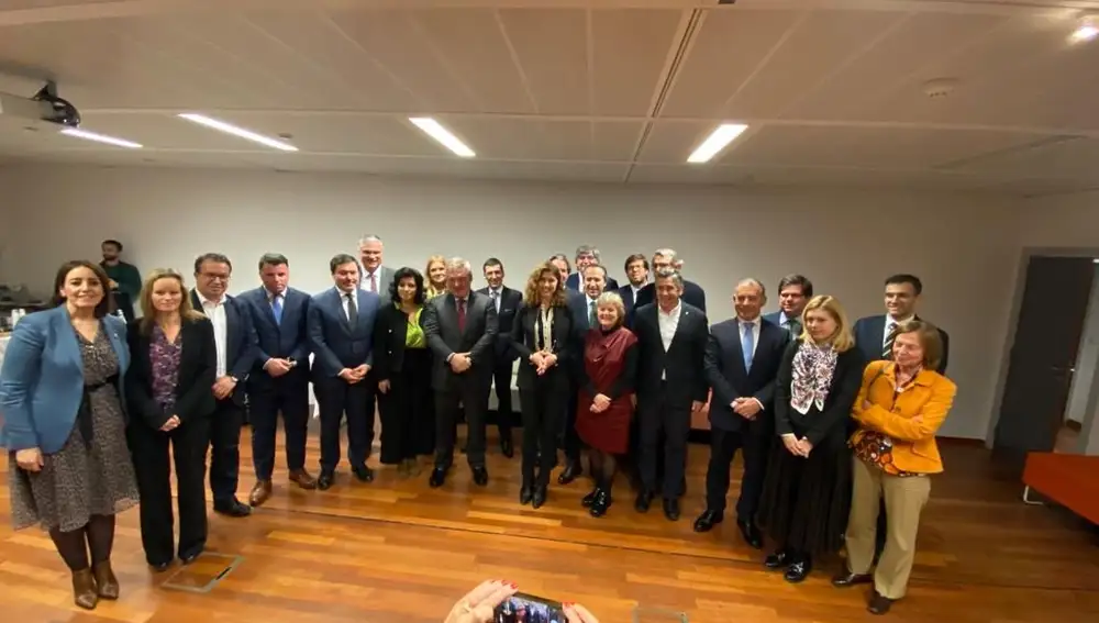 La directora de la Oficina, Clara San Damián, participa en un debate, en la capital europea, junto a la comisaria portuguesa, Elisa Ferreira, para visibilizar las fortalezas y debilidades de ambos territorios ante las instituciones europeas