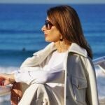 La chaqueta blanca, que aman las mujeres de 50 año, está de rebajas