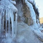 Zona helada junto a una carretera de Meroy, en la provincia de León