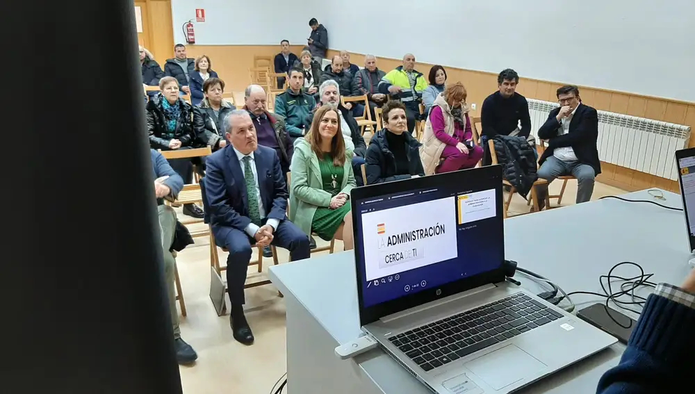Presentación del servicio de atención al ciudadano del Gobierno de España en el medio rural con la delegada Virginia Barcones