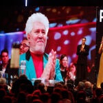 ZARAGOZA, 28/01/2023.- El director Pedro Almodóvar antes de recibir el Feroz de Honor en la ceremonia de entrega de la décima edición de los Premios Feroz que otorga la Asociación de Informadores Cinematográficos de España (AICE), este sábado en Zaragoza. EFE/Javier Cebollada.