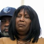 RowVaughn Wells, madre de Tyre Nichols, que murió tras ser golpeado por agentes de policía de Memphis