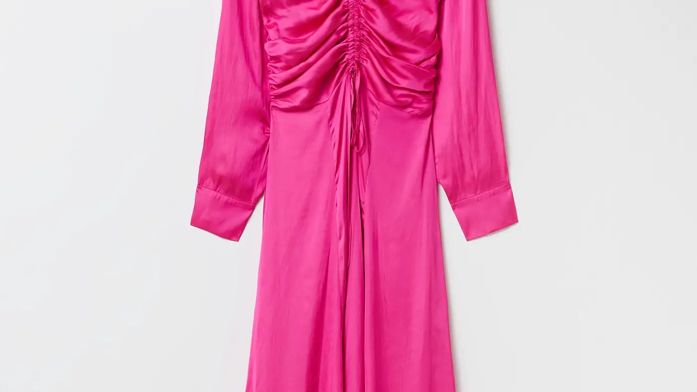 Vestido fucsia.