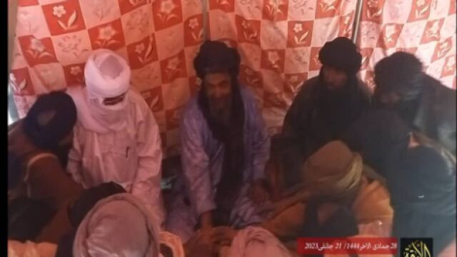 Fotografía que recoge el acto de juramento de fidelidad al jefe del JNIM (Az Zallaqa)