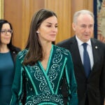La Reina Letizia recupera su vestido de Sandro.