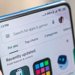 Google bloquea 28 apps en PlayStore: millones de usuarios deben borrarlas de sus móviles.