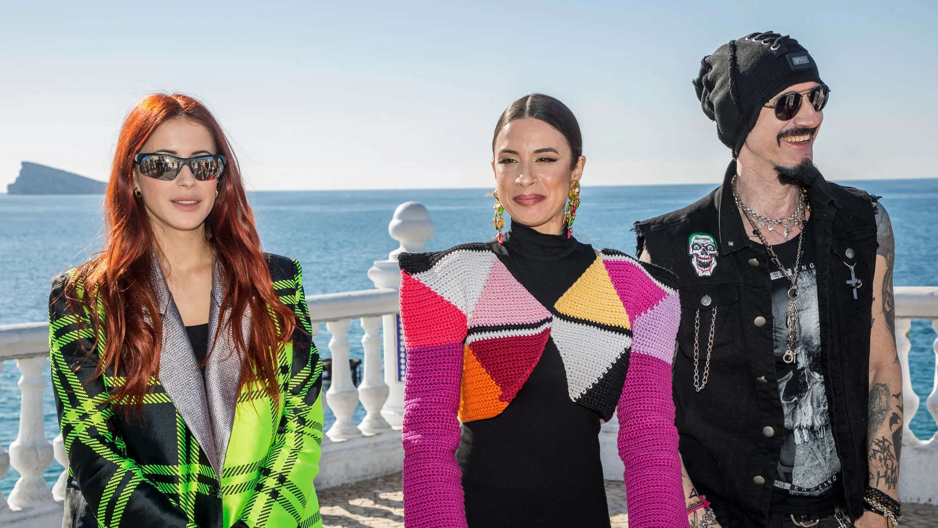 (I-D) Las cantantes Vicco y Blanca Paloma, y uno de los componentes del grupo Megara tras el sorteo