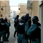 Un momento de la operación de la Guardia Civil