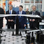 (I-D) El Rey Felipe VI; el presidente de Gestamp, Francisco Riberas; el presidente de Castilla y León, Alfonso Fernández Mañueco, y el presidente de las Cortes de Castilla y León, Carlos Pollán, durante una visita a la planta productiva de Gestamp por el 25º aniversario de la compañía, a 3 de febrero de 2023, en Dueñas, Palencia, Castilla y León (España). Gestamp tiene presencia en 24 países y se dedica al diseño, desarrollo y fabricación de componentes metálicos para automóviles. La compañía se ha convertido en sus 25 años de historia en un proveedor global de perfil tecnológico que se caracteriza por la proximidad a sus clientes, la continua innovación y una destacada internacionalización.03 FEBRERO 2023;DUEÑAS;PALENCIA;CASTILLA Y LEÓN;GESTAMP;25 ANIVERSARIOPhotogenic/Claudia Alba / Europa Press03/02/2023
